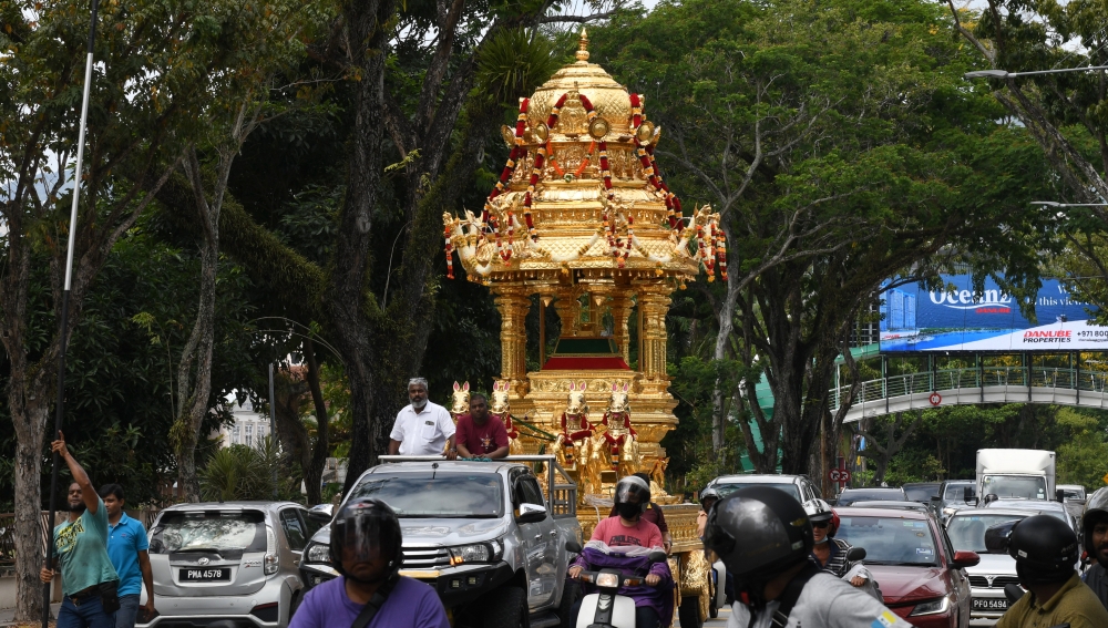 A golden chariot is brought to Lebuh Chulia from Jalan Kebun Bunga in preparation for Thaipusam procession in 2024. — Bernama pic