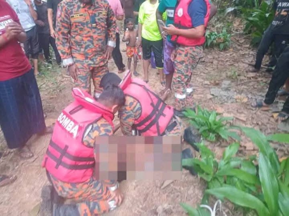 A teen was swimming with his friends at Lata Tebing Tinggi near Selama. — Picture from Facebook/Sahabat LMS