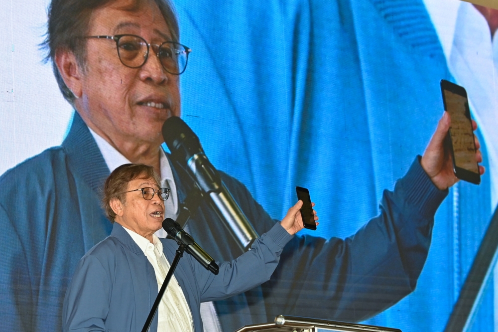Sarawak Premier Tan Sri Abang Johari lauded Sarawak's RM14.2 billion income. — Bernama pic