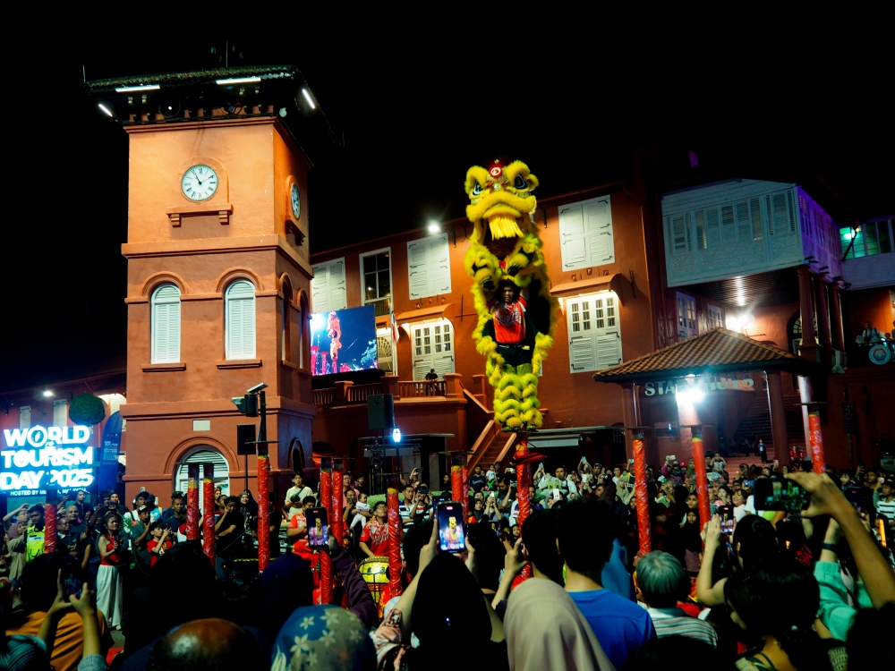 The public watches a lion dance performance as part of the Melaka Bila Larut Malam February Edition program in the courtyard of the Stadthuys building in Bandar Hilir. — Bernama pic