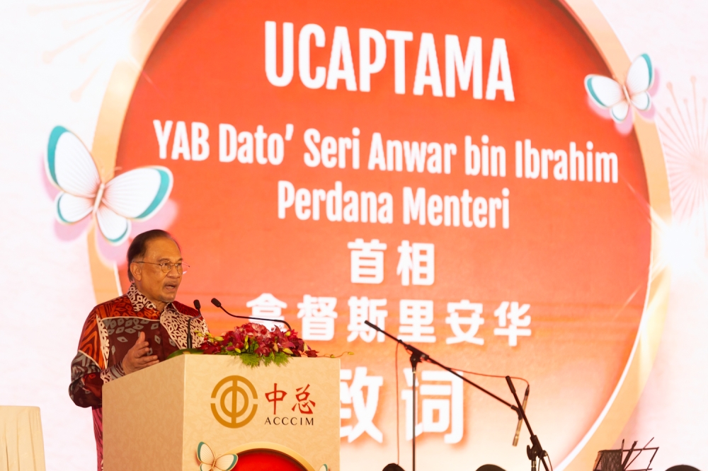 Prime Minister Datuk Seri Anwar Ibrahim has assured that the electricity tariffs for users in Peninsular Malaysia, under the implementation of the Imbalance Cost Pass-Through (ICPT), will not be a disadvantage to the public. — Picture by Raymond Manuel