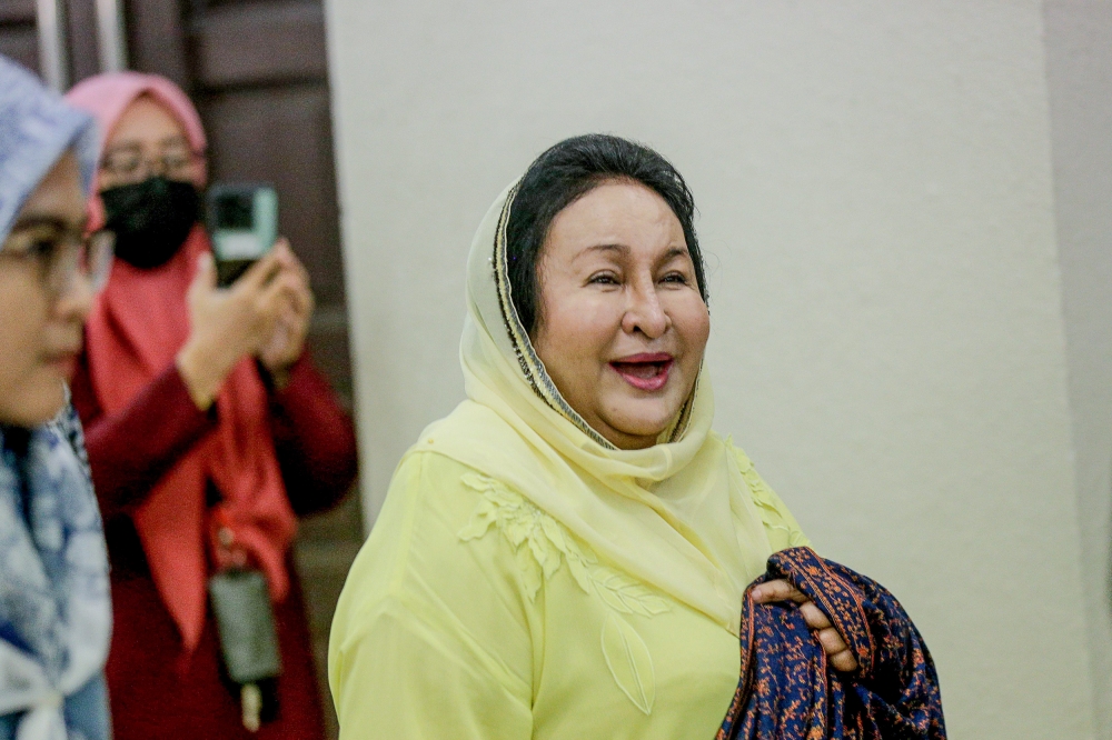 In a Facebook post on Monday (February 3), Datin Seri Rosmah Mansor clarified that the account, which falsely states she is Datuk Seri Najib Razak’s ex-wife, does not belong to her, according to a report published in The Star today. — Picture by Sayuti Zainudin