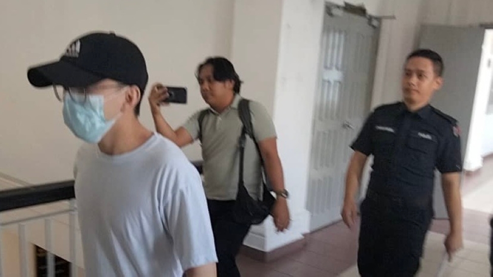 Teng Wei Xiong (left) at the Johor Baru court complex after he was jointly cleared from drug trafficking and possession charges in 2020. Feb 4, 2025 —- Picture by Ben Tan
