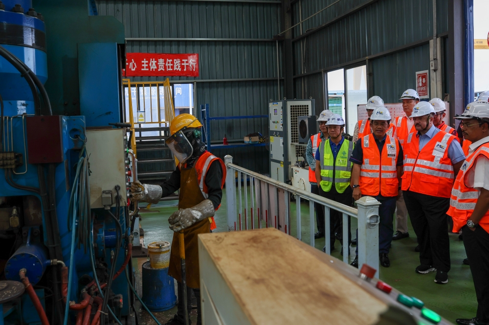 The testing process will ensure the system is fully operational before ECRL’s first phase official launch in January 2027. — Bernama pic