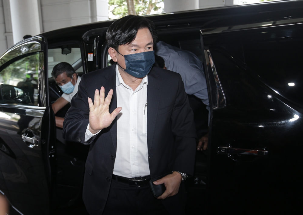 On March 1 last year, the Court of Appeal, in a split decision, dismissed Paul Yong’s appeal and upheld his conviction for raping his 23-year-old Indonesian maid in a room at his house in Ipoh, between 8.15pm and 9.15pm on July 7, 2019. The appellate court three-judge panel, however, reduced Yong’s prison sentence from 13 years to eight years, along with two strokes of the cane.