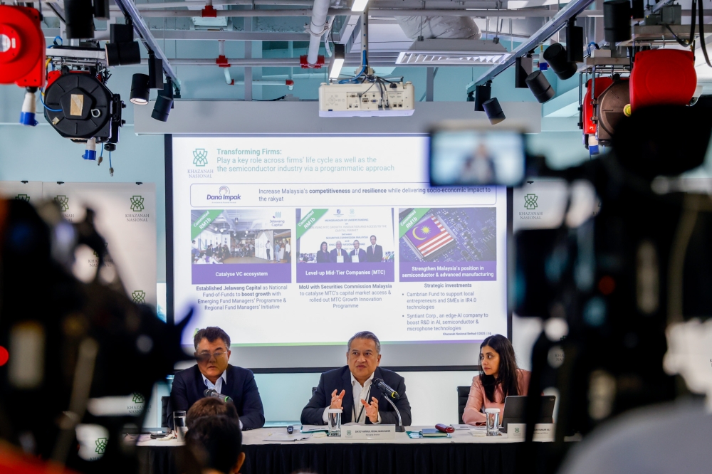 Khazanah managing director Datuk Amirul Feisal Wan Zahir speaking to the members of the press during the Khazanah Annual Review 2025 media briefing. — Picture by Firdaus Latif