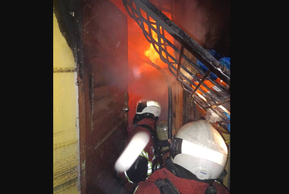 Firefighters attempt to extinguish the blaze at Perumahan Awam Sri Terengganu, Sentul, February 6, 2025. — Picture from X/Bernama 