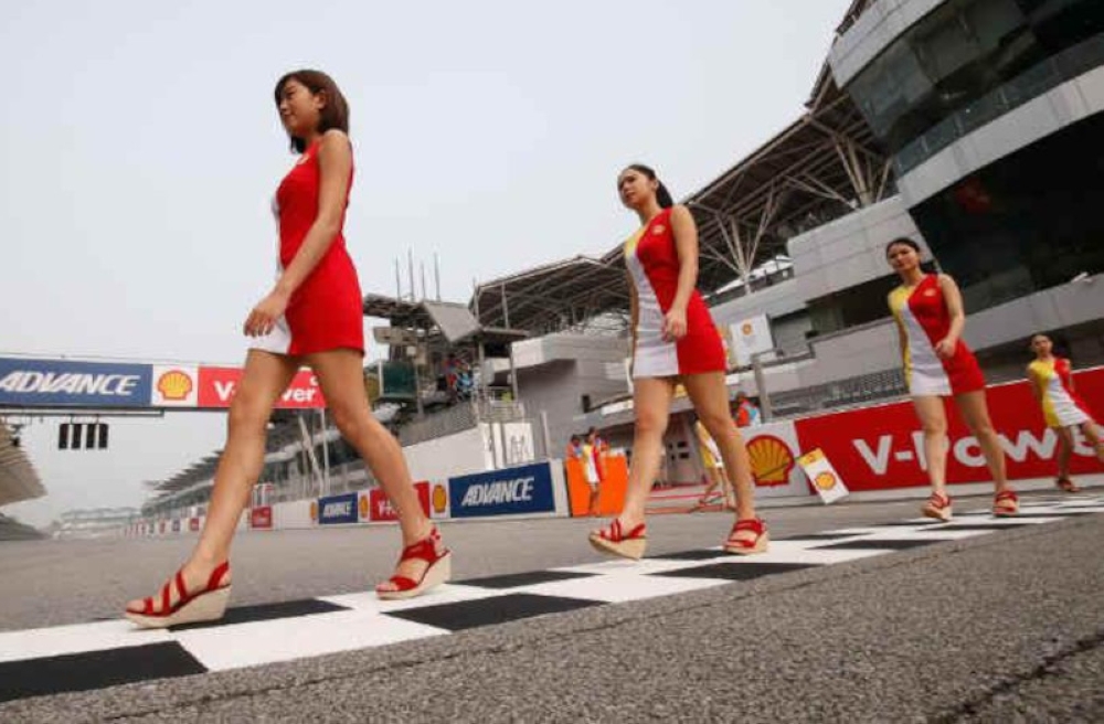 Fawwaz Jan, who is also Penang PAS information chief, had asked whether the ministry planned to end the ‘tradition’ of grid girls in motorsports events organised by the ministry or government-linked companies. 