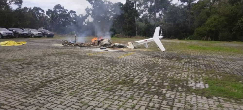 A transport helicopter, reportedly a Bell 206 Long Ranger, crashed while landing to refuel in Bentong, Pahang on February 6, 2025, killing a ground worker. — Bernama pic