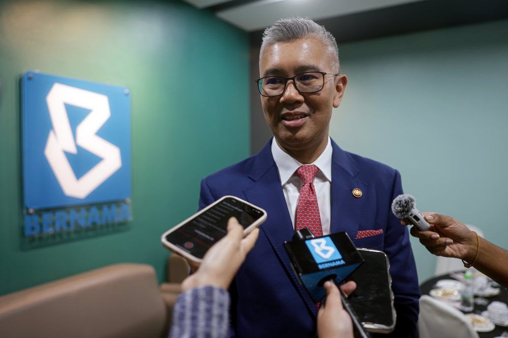 Minister of Investment, Trade and Industry Datuk Seri Tengku Zafrul Abdul Aziz said that Malaysia does not want any party to exploit its position as a semiconductor and regional logistics hub for illegal activities. — Bernama pic 