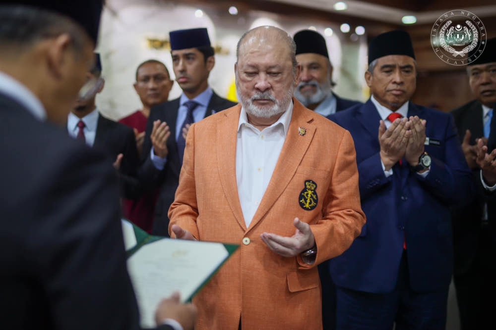 His Majesty Sultan Ibrahim, King of Malaysia, listens to a dua recitation before departing abroad for medical treatment. His Majesty’s special aircraft took off from the Royal Malaysian Air Force (RMAF) Base in Subang this morning (February 7). — Picture from Facebook/Sultan Ibrahim Sultan Iskandar/Royal Press Office