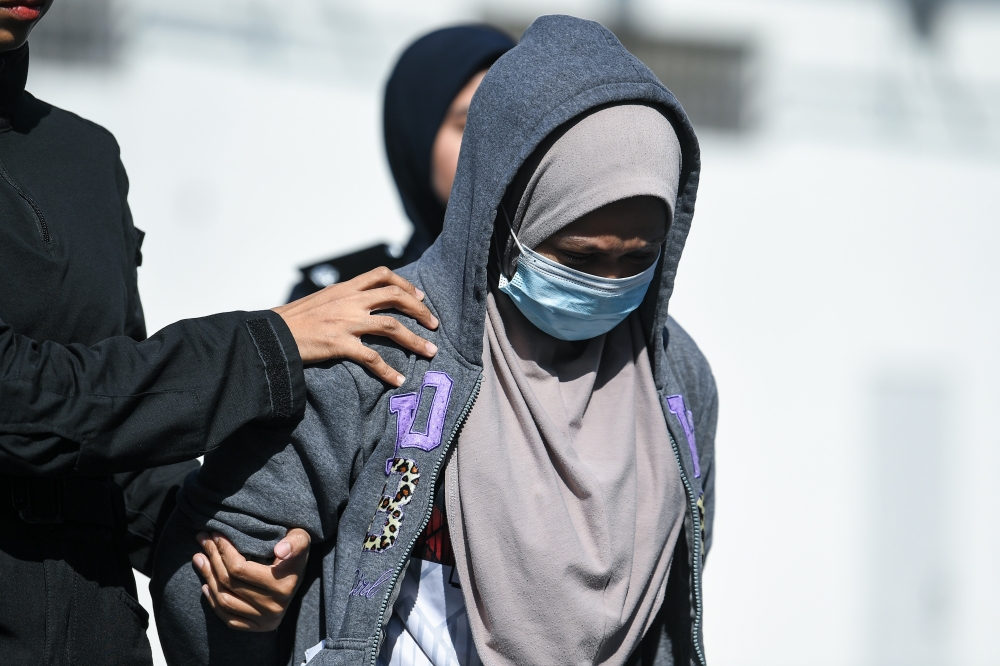 The accused, Nor Zainab Jamaludin, 29, was charged with abandoning her newborn baby at the restaurant in Kampung Rama, Sanglang at 6.30am, on January 19. — Bernama pic