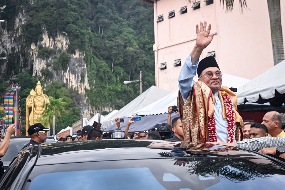 Prime Minister Datuk Seri Anwar Ibrahim arrives for a visit ahead of the Thaipusam festival at the Batu Caves Hindu temple February 7, 2025. — Bernama pic