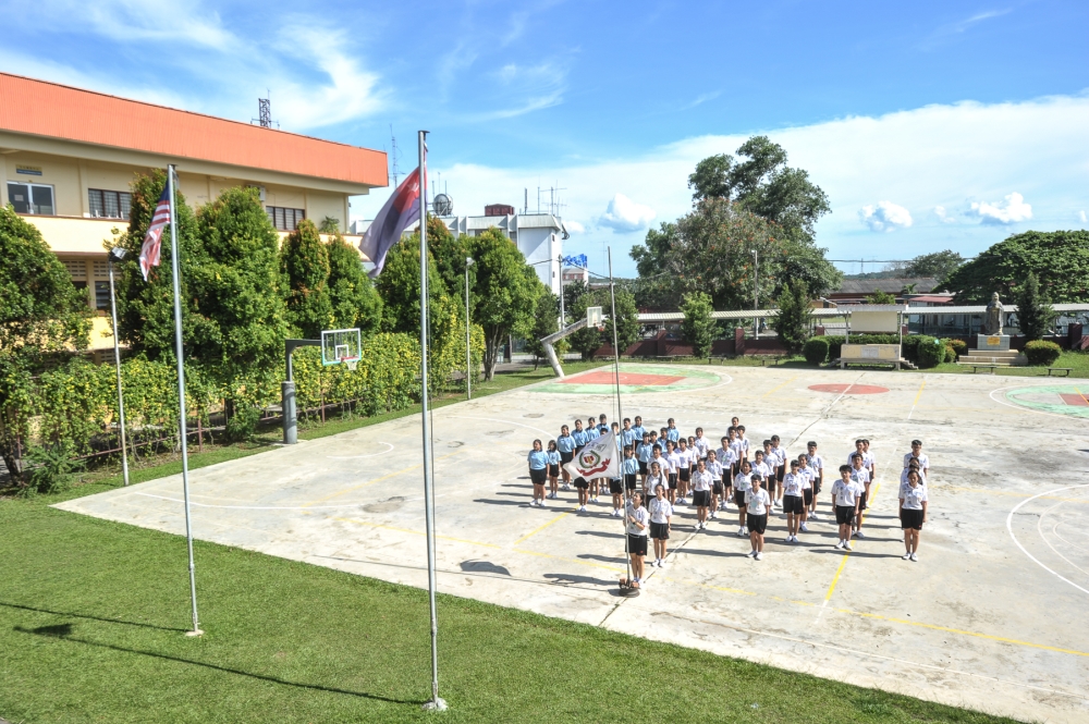 Johor Education and Information chairman Aznan Tamin said only 204 schools in the state, mostly in the capital and Pasir Gudang districts, still run two sessions due to high student density. — File picture by Shafwan Zaidon