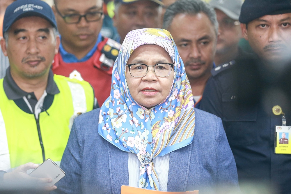A file photo shows Kuala Lumpur Mayor Datuk Seri Maimunah Mohd Sharif holding a press conference on Jalan Masjid India. — Picture by Sayuti Zainudin