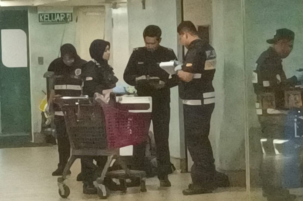 The police forensic unit conducting a detailed investigation at the scene. — Bernama pic