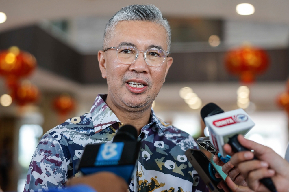 Malaysia is optimistic about achieving a trade growth trajectory in 2025 and maintaining levels above RM2 trillion, said Minister of Investment, Trade and Industry Tengku Datuk Seri Zafrul Abdul Aziz. — Bernama pic