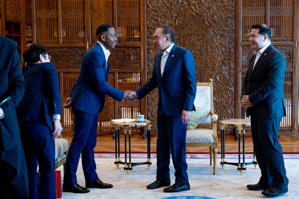 Prime Minister Datuk Seri Anwar Ibrahim with Arm executive vice president and chief commercial officer Will Abbey, accompanied by Economy Minister Datuk Seri Rafizi Ramli in Putrajaya, February 10, 2025. — Picture from X/Anwar Ibrahim 