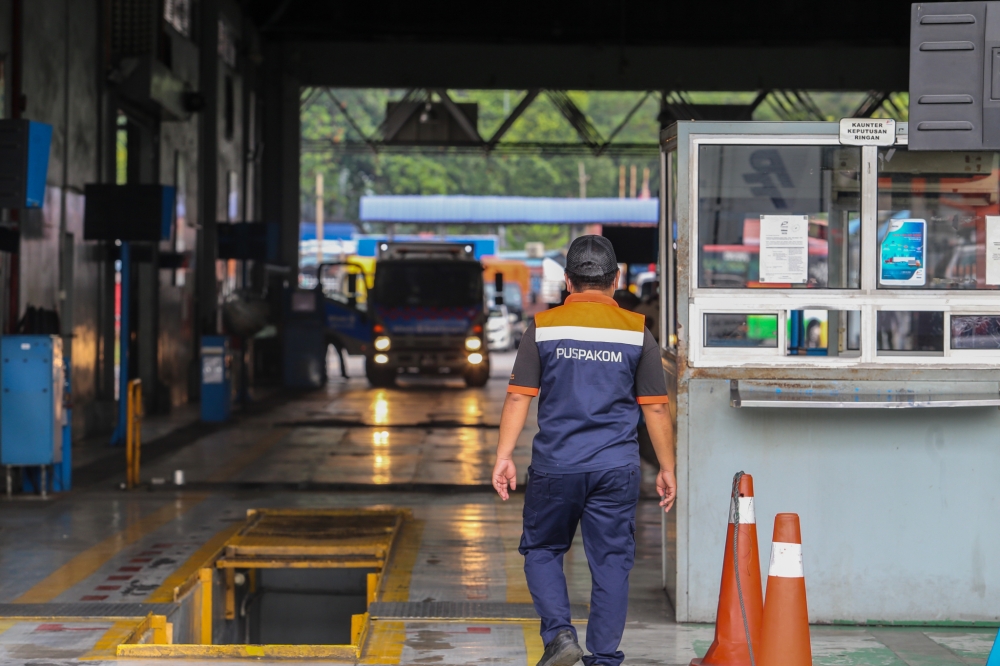 A file photograph shows a worker at the Puspakom branch in Kuala Lumpur. — Picture by Hari Anggara