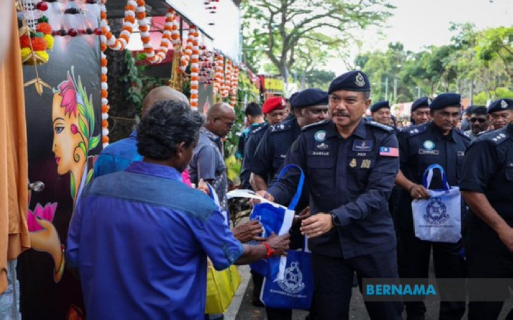Penang police chief Datuk Hamzah Ahmad during a community policing programme in conjunction with the Thaipusam celebrations in Jalan Brown, Kebun Bunga, George Town, Penang, February 11, 2025. — Picture from X/Bernama 