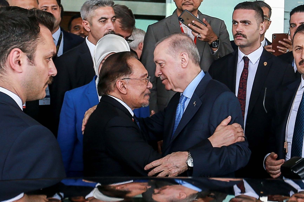 President of the Republic of Turkiye, Recep Tayyip Erdogan, and Prime Minister Datuk Seri Anwar Ibrahim bid farewell to each other as they leave the hall after the Malaysia-Turkiye Business Forum at the Putrajaya International Convention Centre. — Picture by Sayuti Zanudin 