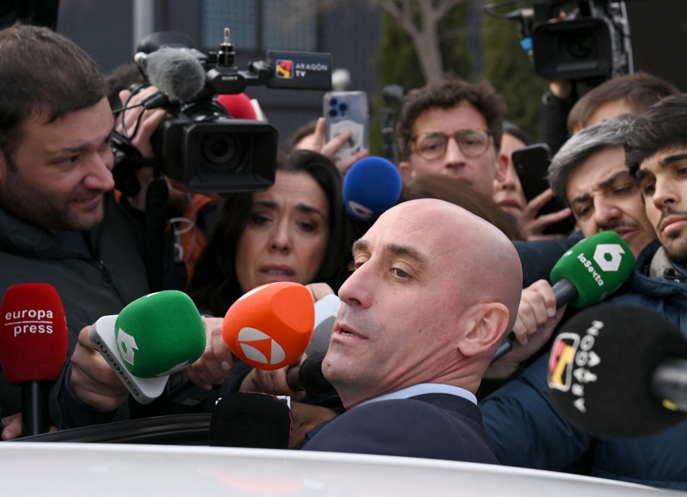Former president of the Spanish football federation Luis Rubiales, accused of sex assault and coercion over forcible kiss, is surrounded by media as he leaves in a car after taking the stand during his trial at the court of San Fernando de Henares, east of Madrid, on February 11, 2025. — AFP pic