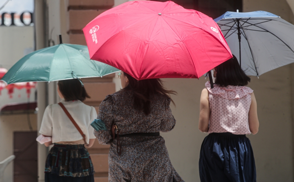 MetMalaysia said that during this period, daily maximum temperatures could exceed 35°C in the early afternoon. — Picture by Farhan Najib