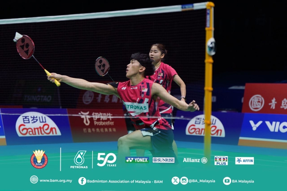 Malaysia’s Hoo Pang Ron-Cheng Su Yin lost 21-17, 17-21, 11-21 to Hong Kong’s Tang Chun Man-Ng Tsz Yau in 49 minutes at the BAMTC Group B match at the Qingdao Conson Sports Centre in Qingdao, China on February 12, 2025. — Picture from Facebook/Badminton Association of Malaysia