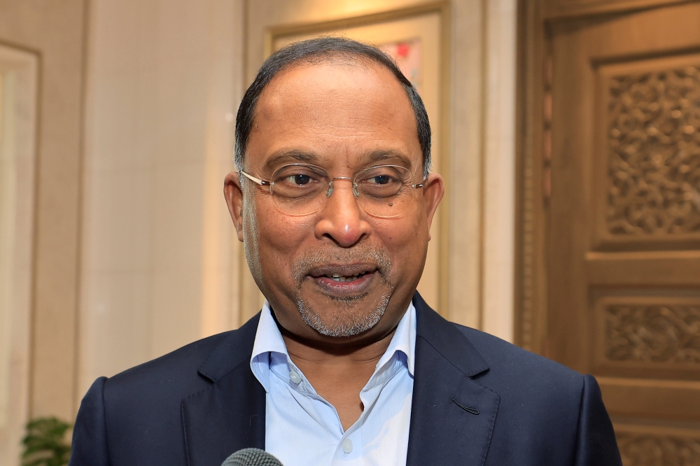 Zambry said with the transition from a unipolar system to a multipolar system, Asean is seen as being able to bring a call towards a diplomatic settlement in the face of international disputes. — Bernama pic