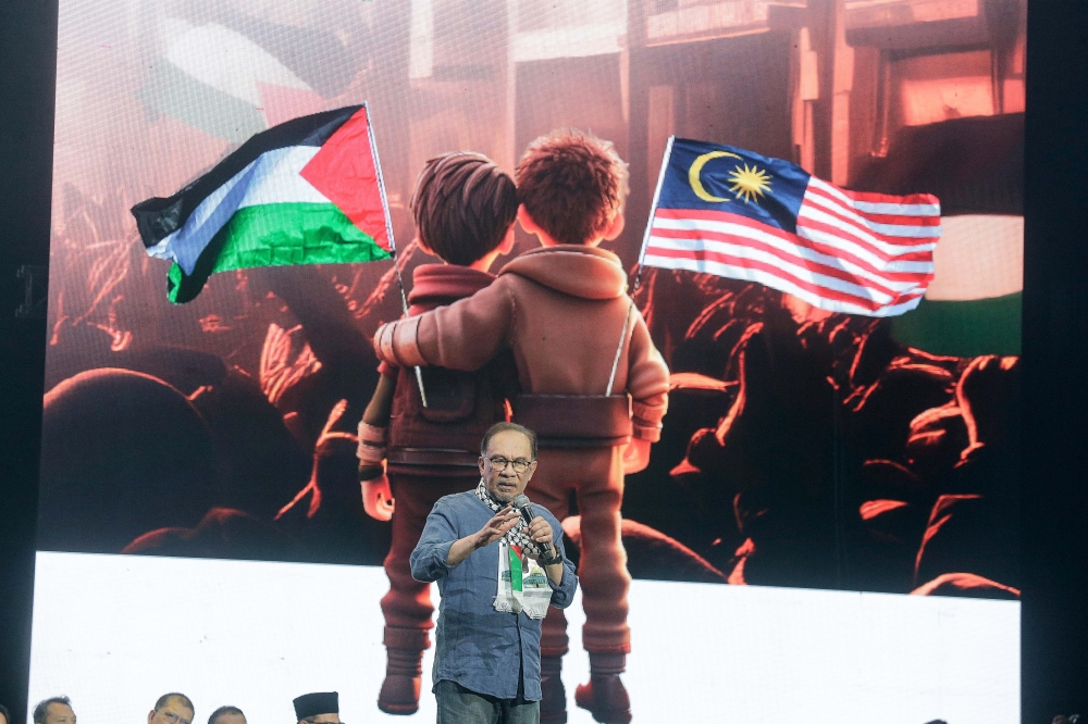 Prime Minister Datuk Seri Anwar Ibrahim reaffirmed Malaysia’s commitment to standing alongside its Arab and Muslim allies, noting the dire situation in Gaza. — Picture by Sayuti Zainudin