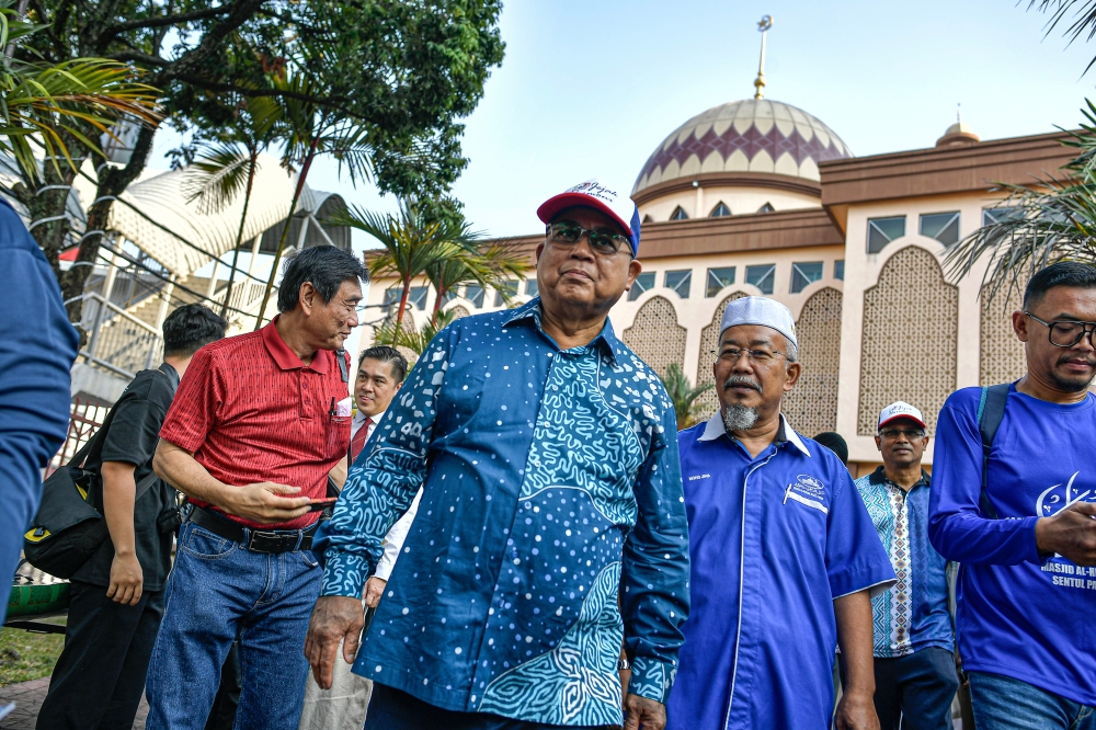 National Unity Minister Datuk Aaron Ago Dagang attends the Jejak Harmoni Programme in conjunction with World Interfaith Harmony Week at Al-Hidayah Sentul Mosque in Kuala Lumpur February 15, 2025. — Bernama pic