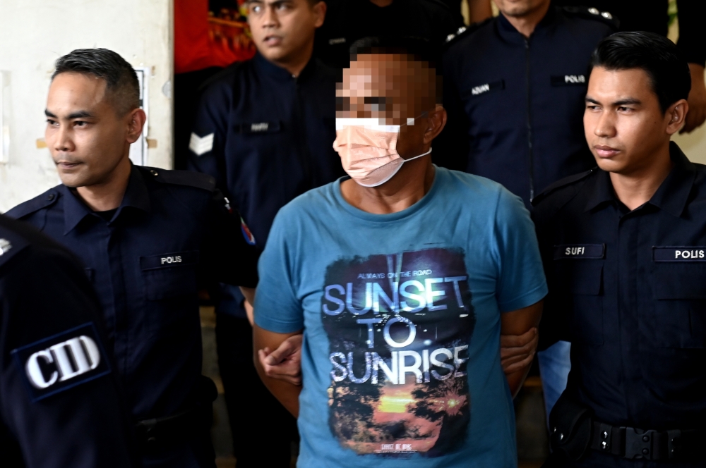 An unemployed man, who is the main suspect in the murder of a female food vendor whose body was found by the riverbank near the Tanjung Lumpur Bridge in Kuantan, is brought to the Magistrate’s Court in Kuantan February 15, 2025, for his remand hearing. — Bernama pic