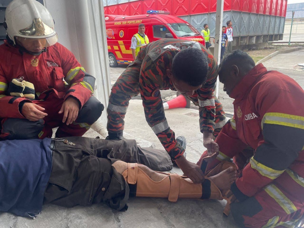 Three workers were injured in a gas cylinder explosion at a factory in Free Trade Zone Phase 3, Lebuh Kampung Jawa, Bayan Lepas in Penang on February 15, 2025. — Picture from Facebook/Traffic Info Crew