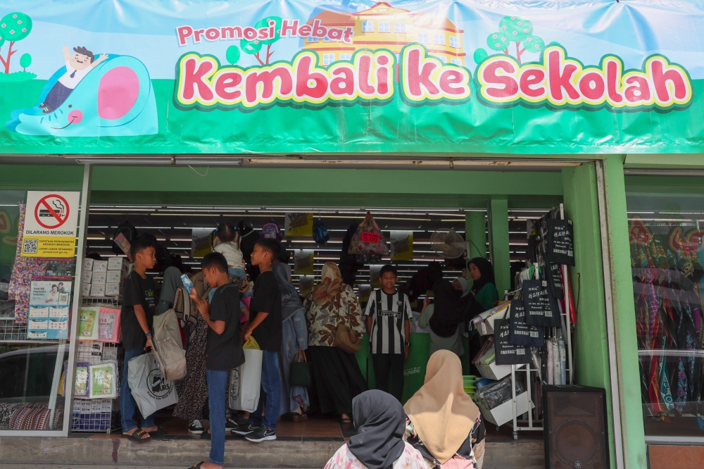 Parents in Kuala Terengganu shop for final back-to-school preparations ahead of the new school session. — Bernama pic