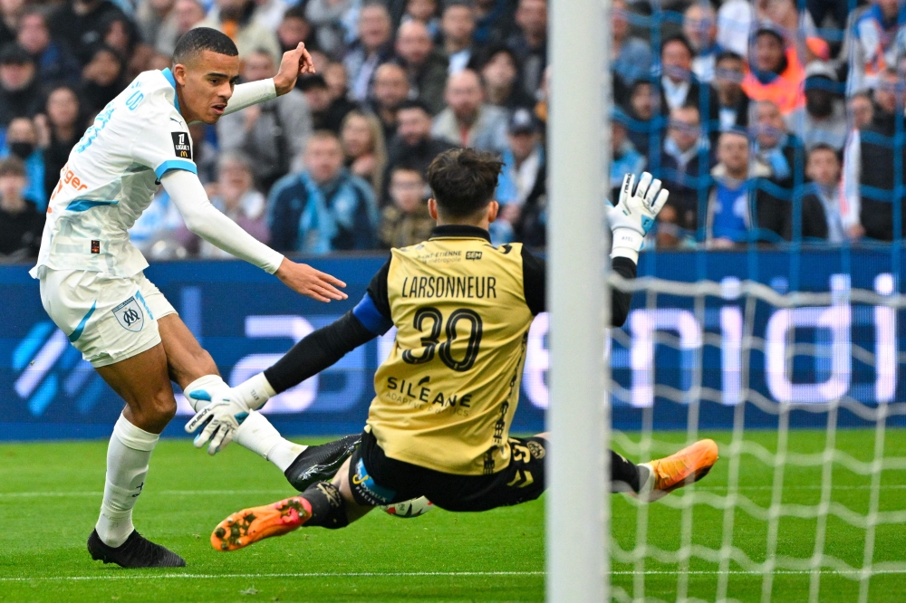 Marseille’s Mason Greenwood misses a goal in front of Saint Etienne’s Gautier Larsonneur. — Pic by AFP