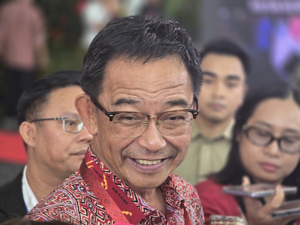 Datuk Seri Abdul Karim Rahman Hamzah said he will need to discuss his position in the Sarawak State Cabinet with Premier Datuk Patinggi Tan Sri Abang Johari Tun Openg following his defeat in the Parti Pesaka Bumiputera Bersatu (PBB) elections today. — The Borneo Post pic