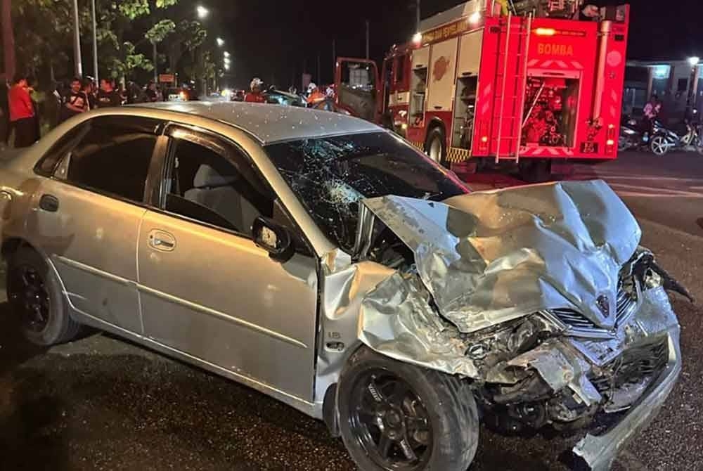 Two elderly victims died while three others were injured in a crash involving two vehicles near a health clinic in Padang Besar last night. — Picture courtesy of police