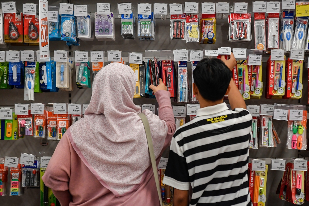 Parents make final preparations for the new 2025/2026 school term, which begins tomorrow, in Kuala Lumpur February 16, 2025. — Bernama pic