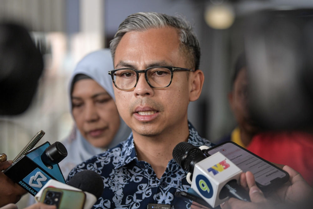 Communications Minister Fahmi Fadzil speaks to members of the media in Seri Kembangan February 16, 2025. — Bernama pic