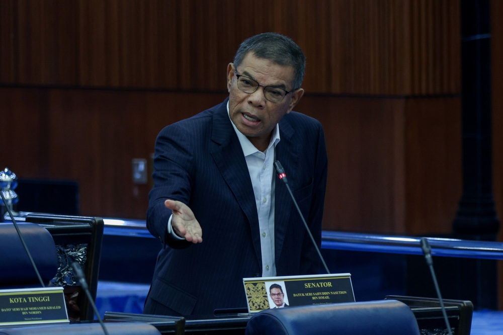 Home Minister Datuk Seri Saifuddin Nasution Ismail said the new SPEAKS system will make it easier for the public to submit complaints, including displaying real-time updates on the status of the complaint, compared to the previous method of emailing, physically attending and sending letters. — Bernama pic
