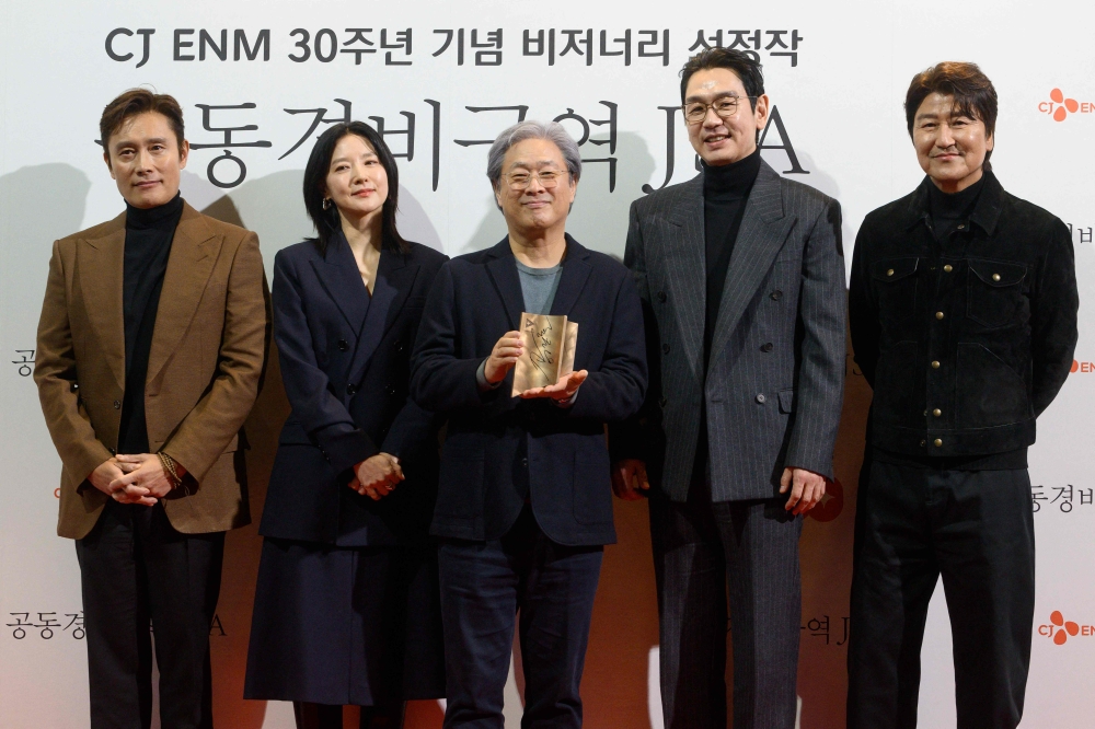 South Korean director Park Chan-wook (centre) poses with cast members (from left) Lee Byung-hun, Lee Young-ae, Kim Tae-woo and Song Kang-ho before a screening of their film ‘Joint Security Area (JSA)’, released in 2000, in Seoul on February 4, 2025. — AFP pic