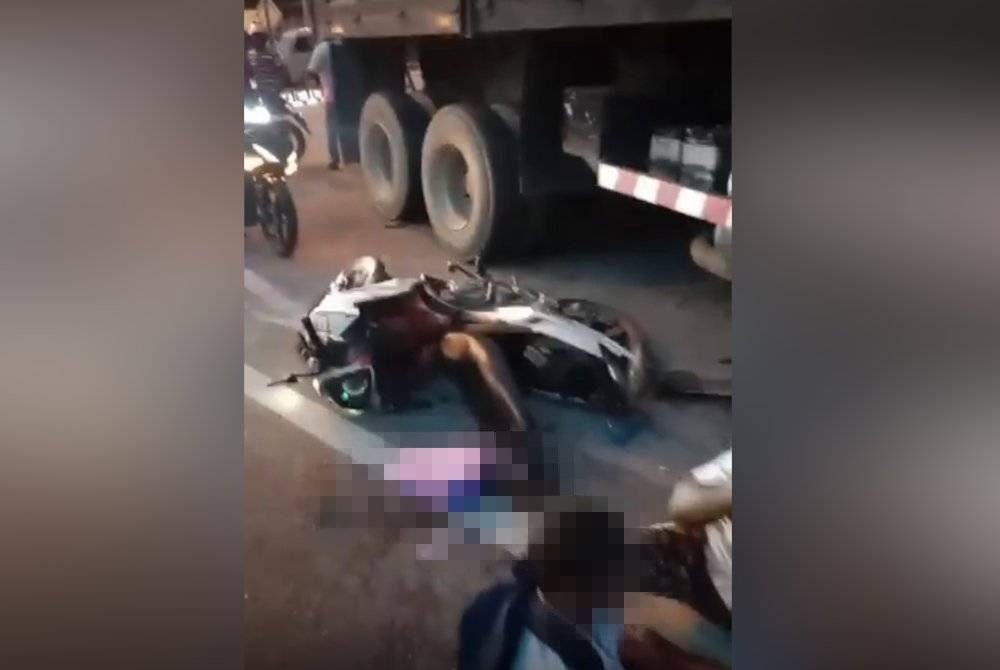 Two brothers, who were on their way to school, sustained serious injuries after the motorcycle they were on collided with a lorry at the entrance to Jalan Besar Sungai Bakap in Nibong Tebal today. — Picture courtesy of police