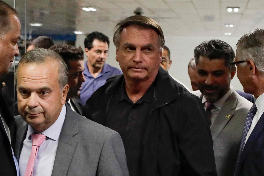  Former Brazilian President Jair Bolsonaro (centre) arrives at the Federal Senate to have lunch with leaders of opposition parties in Brasilia. – Pic by AFP