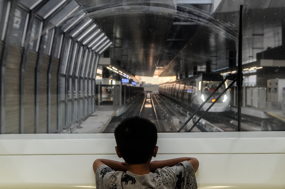 Selangor Investment, Trade, and Mobility Committee chairman Ng Sze Han said the Selangor Rail Line feasibility study has identified a 200km alignment with four proposed spurlines – Westport, Klang, Putra Heights, and Universiti Selangor Bestari Jaya – which is in its final phase before being submitted to the Transport Ministry. — File picture by Shafwan Zaidon