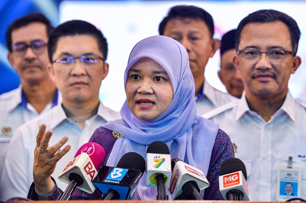 The Education Ministry (MOE) welcomes the plans by the Kuala Lumpur City Hall (DBKL) to build high-rise schools of up to 17 storeys in the city centre but will carefully evaluate safety aspects and suitability. — Bernama pic