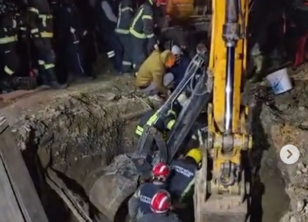 A screen capture shows rescuers working to free the trapped miners.