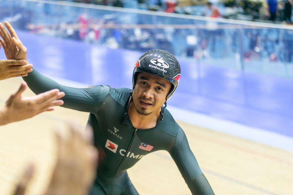 National track cyclist Datuk Mohd Azizulhasni Awang is waiting for a suitable time to announce the direction of his career, Youth and Sports Minister Hannah Yeoh said. — Picture by Raymond Manuel