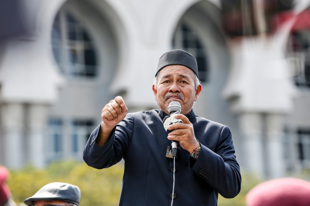 PAS Deputy President Datuk Seri Tuan Ibrahim Tuan Man said party leaders run the risk of tarnishing the party's image with unverified remarks. — Picture by Hari Anggara.