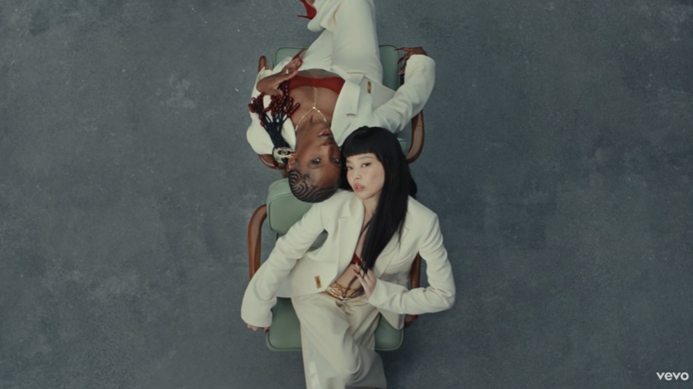 Jennie and American rapper Doechii are seen in a scene from the ‘ExtraL’ music video. — Picture via YouTube/Jennie