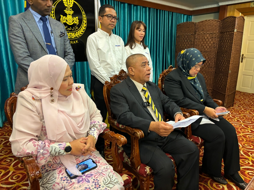 Perak Menteri Besar Datuk Seri Saarani Mohamad speaking to reporters at a press conference at the Perak Darul Ridzuan Building in Ipoh, Perak. — Picture by John Bunyan